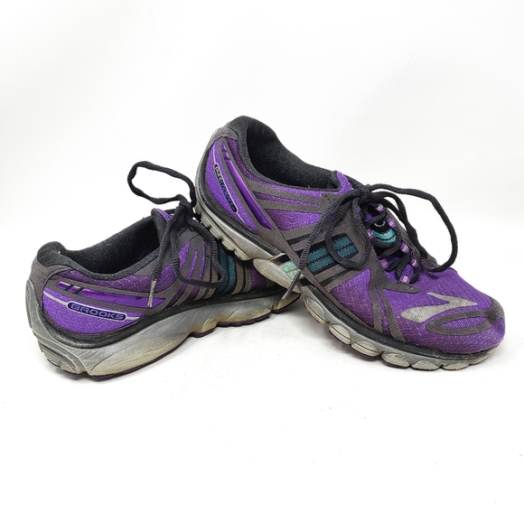 brooks purple sneakers